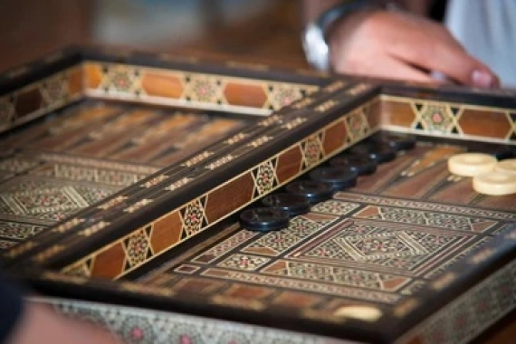 Backgammon (Tawla Al-Zahr)