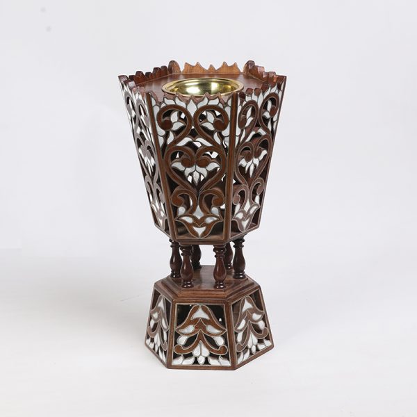 Wood and mother-of-pearl scent burner